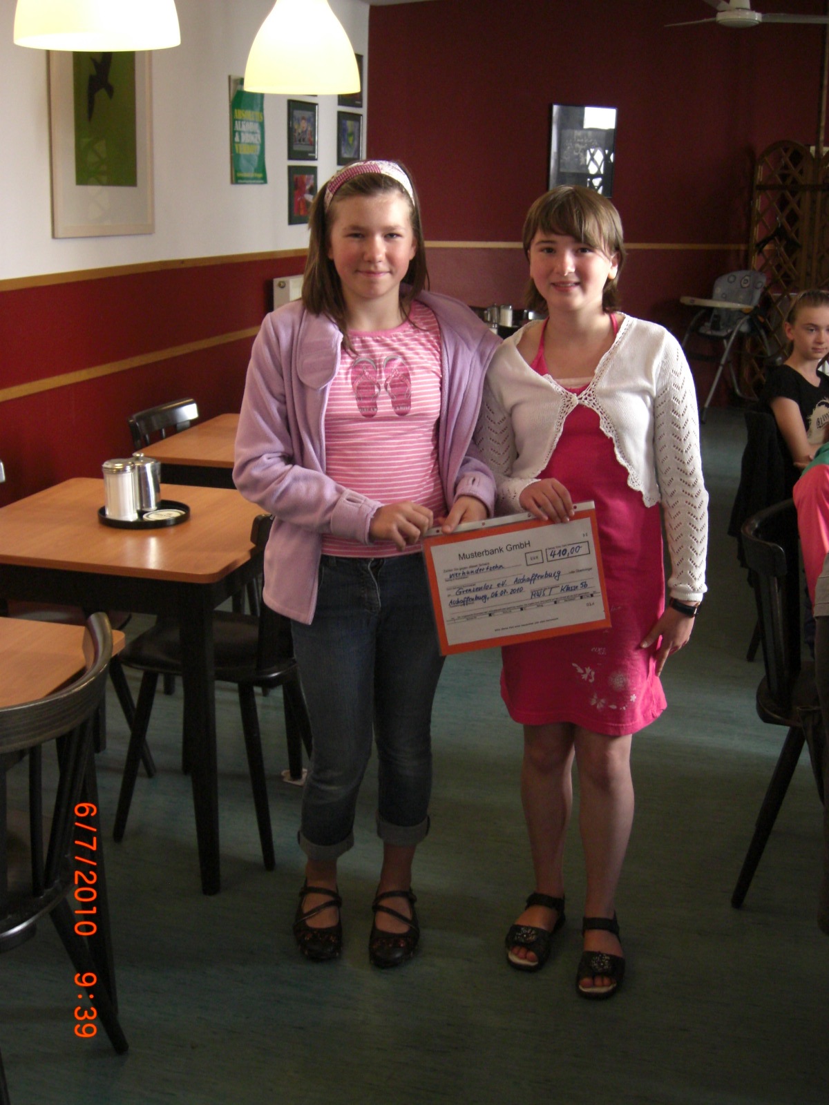 5b_MWS_Spendenuebergabe_im_Cafe_Grenzenlos