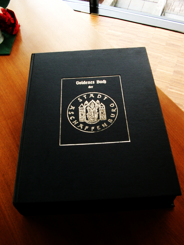 Goldenes_Buch